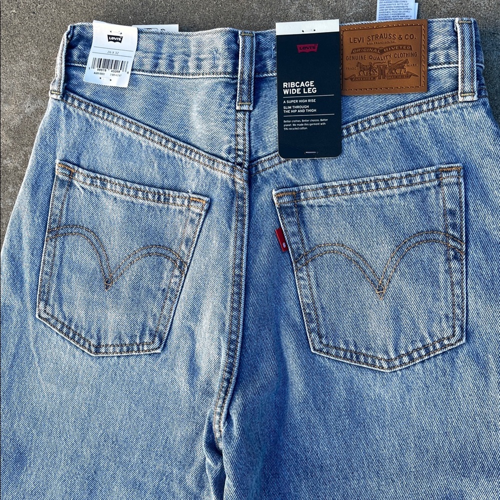 NWT Levi’s Premium Ribcage Wide Leg Jeans w/ Rare Blank Red Tab - Picture 11 of 12